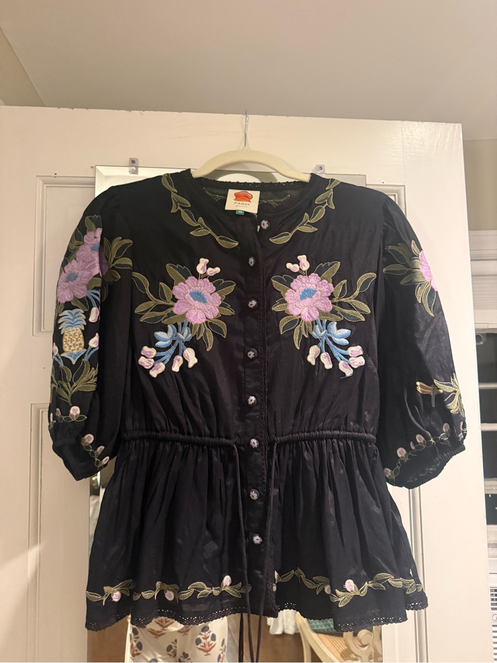 FARM Rio Black Button-Front Embroidered Floral Peplum Top